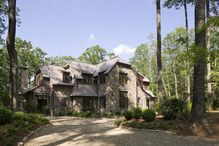 Houses with Stone Accents: 11 Elegant Ways to Use Stone